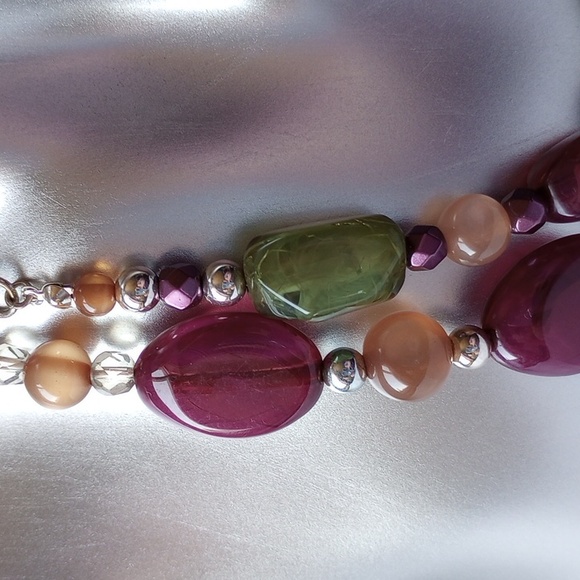 Magenta purple and spring Green beaded double layer silver tone necklace - Picture 5 of 9